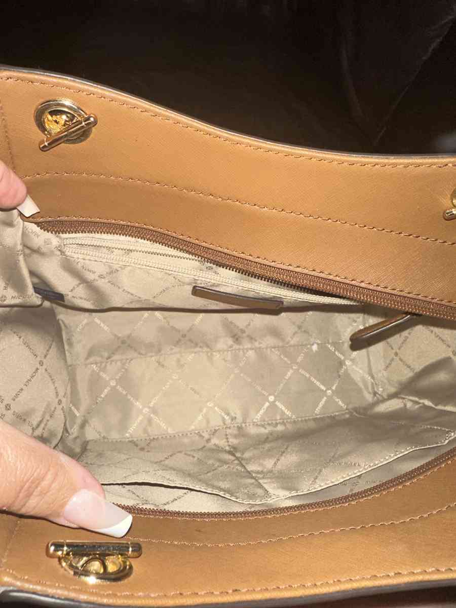 Michael Kors purse - Scott Depot, West Virginia - FleaMarketBay