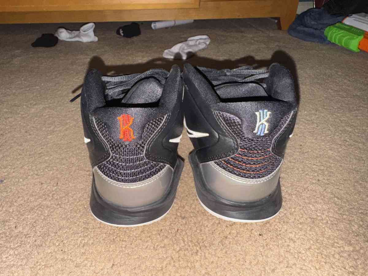 Nike Kyrie Court Shoes - Peoria, Arizona - FleaMarketBay