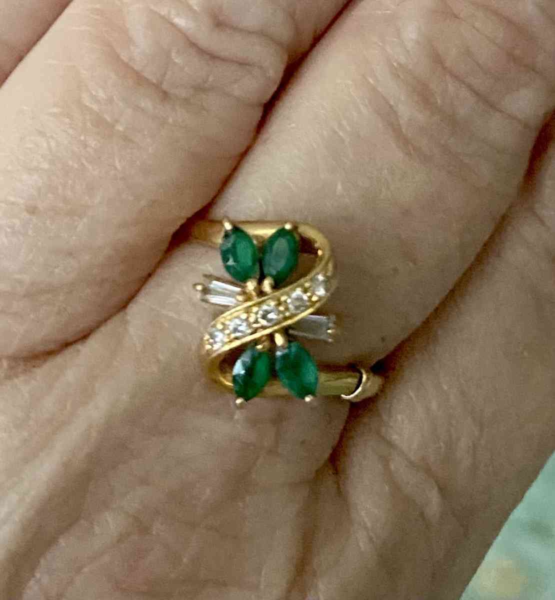 Beautiful ring - Claremont, California - FleaMarketBay