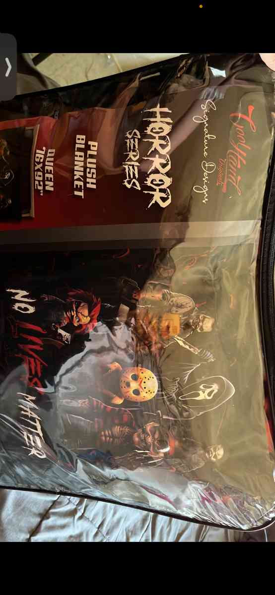 horror plush blanket - Oxnard, California - FleaMarketBay