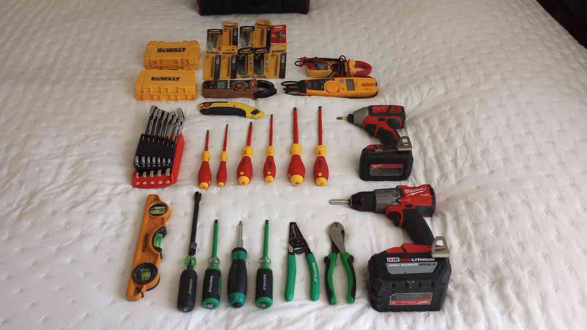 Electrician Tools - Los Angeles, California - FleaMarketBay