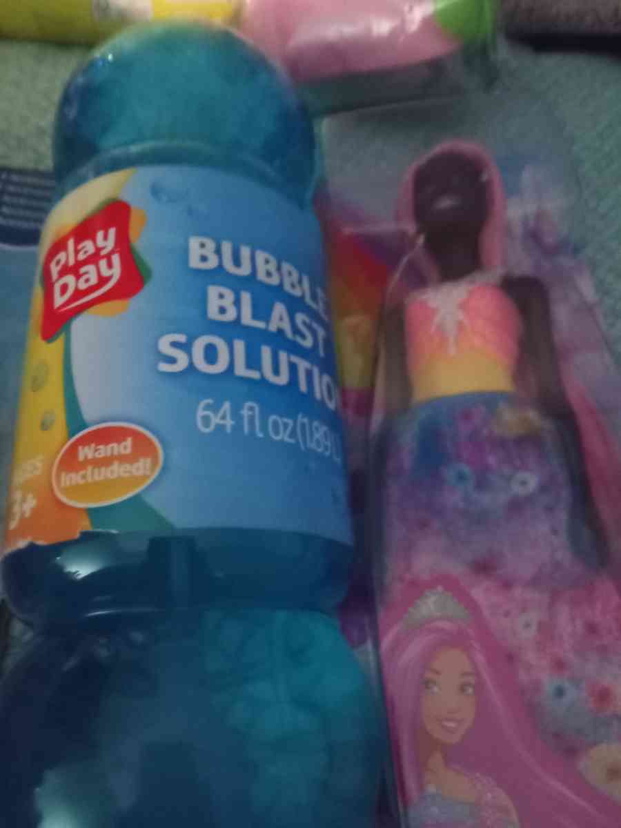 toys bubbles candy socks - Cleveland, Ohio - FleaMarketBay