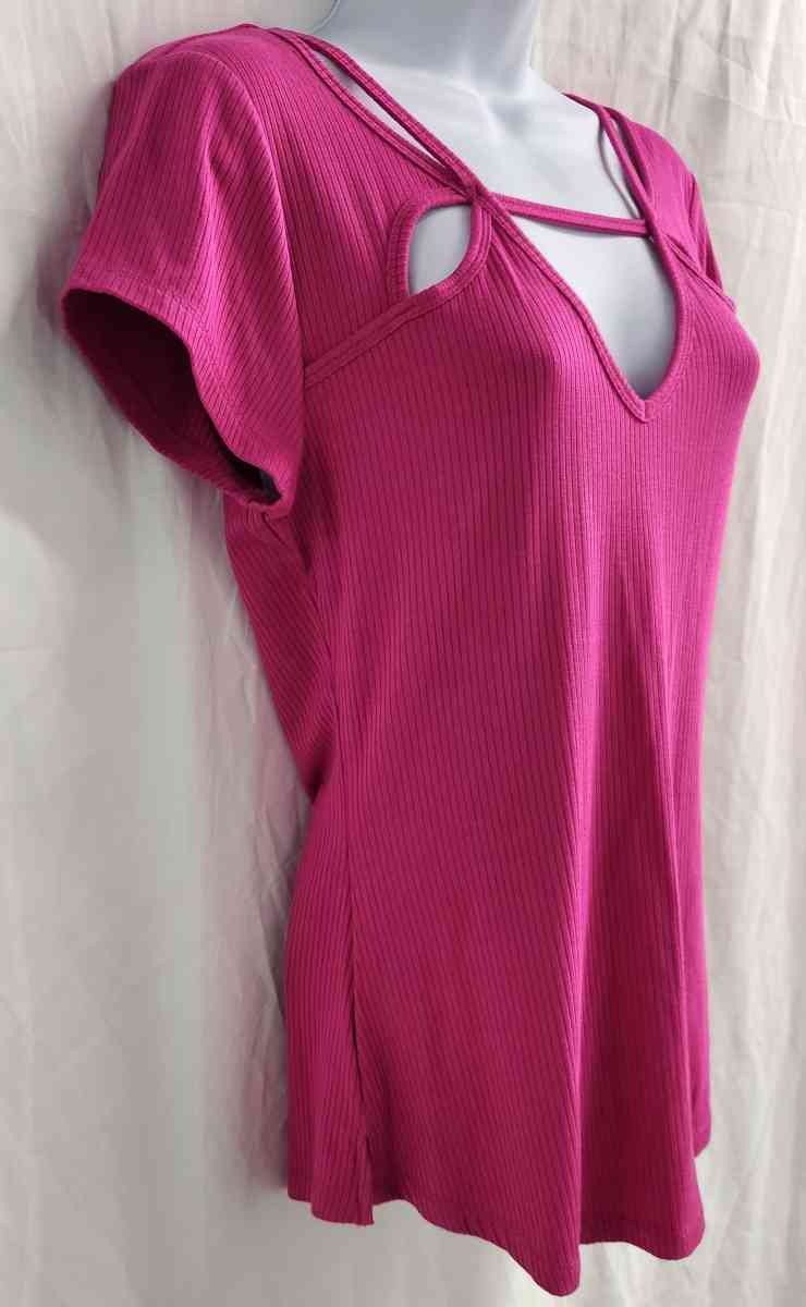 Candies Made To Sparkle Cutout Neckline Ribbed Tee in Fuscia - Kenner, Louisiana - FleaMarketBay