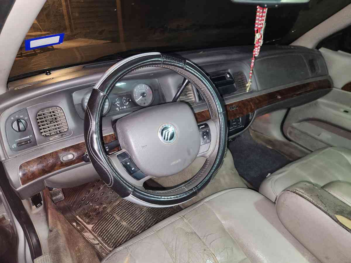 2009 Grand Marquis - Odessa, Texas