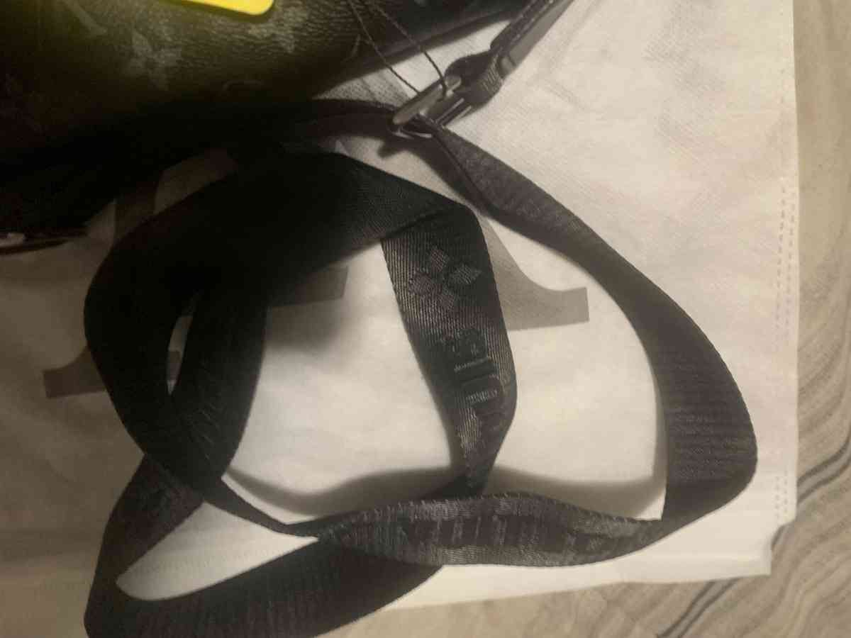 LV Crossbody Bag - Youngstown, Ohio - FleaMarketBay