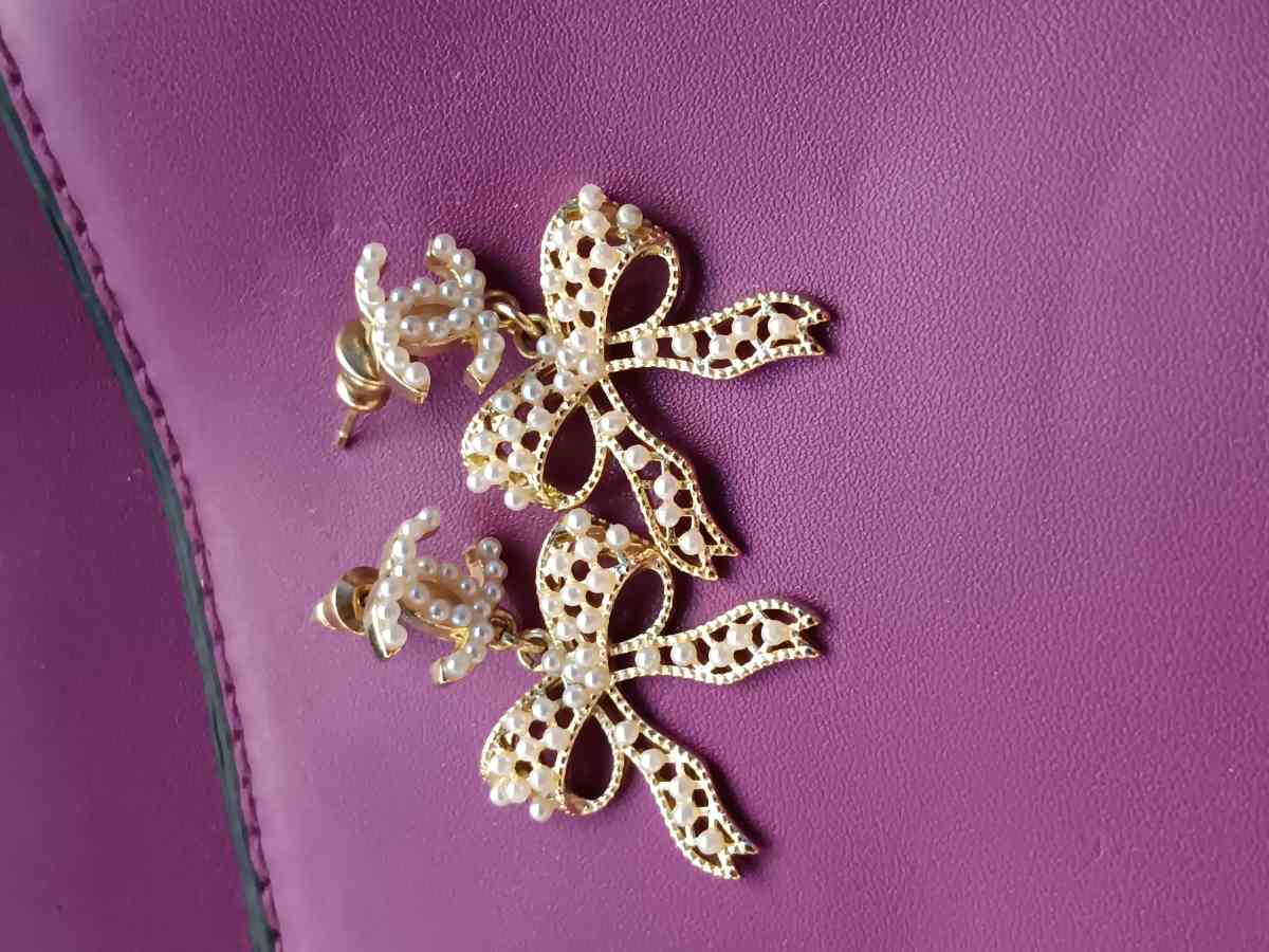 Chanel BOW earrings - Santa Cruz, California