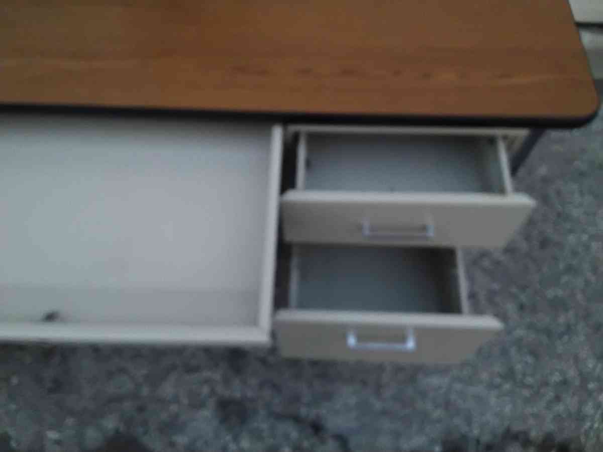 Nice Large Office Desk with 6 Drawers Like New - Williamstown, New Jersey - FleaMarketBay