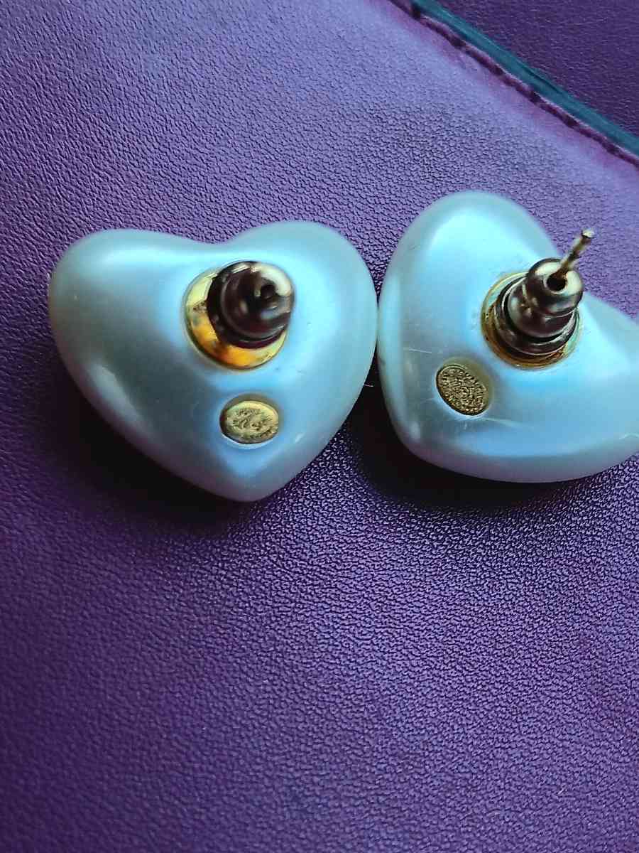 CHANEL heart shaped pearl stud earrings - Santa Cruz, California - FleaMarketBay