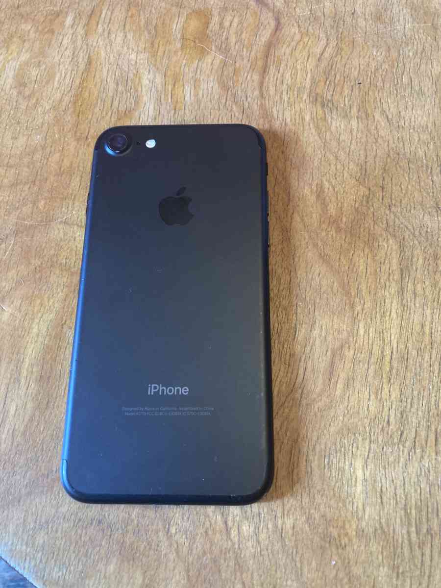 iPhone 7 with case and charger - Portland, Oregon - FleaMarketBay