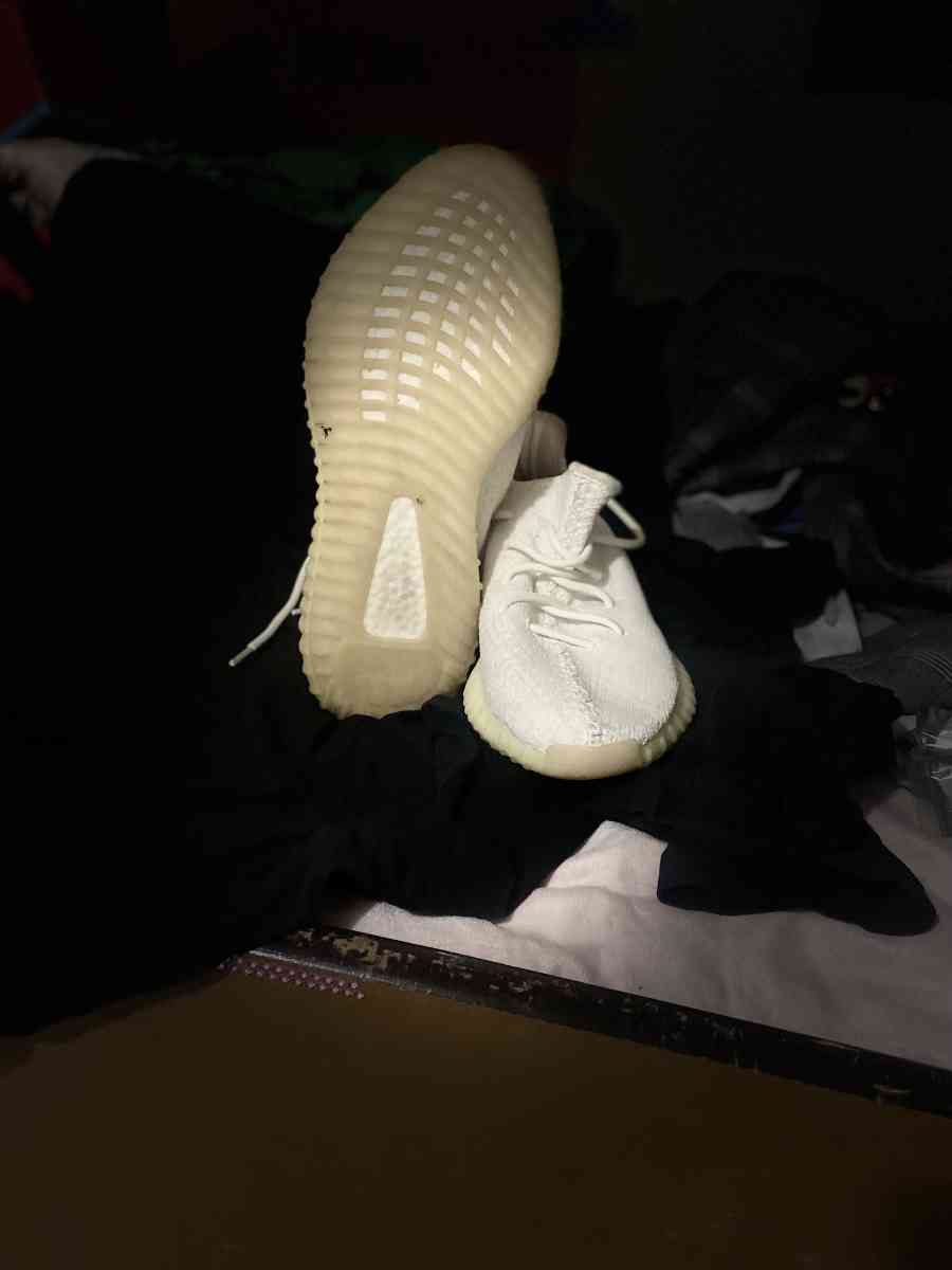 Yeezys cream Boost 350 V2 - Trinity Center, California - FleaMarketBay