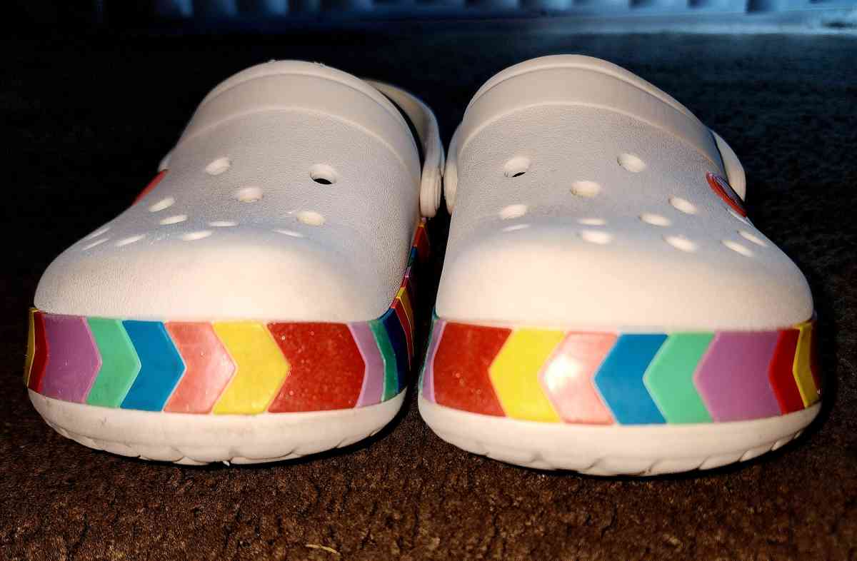 Crocs Junior Chevron Rainbow Clogs - Santa Ana, California - FleaMarketBay