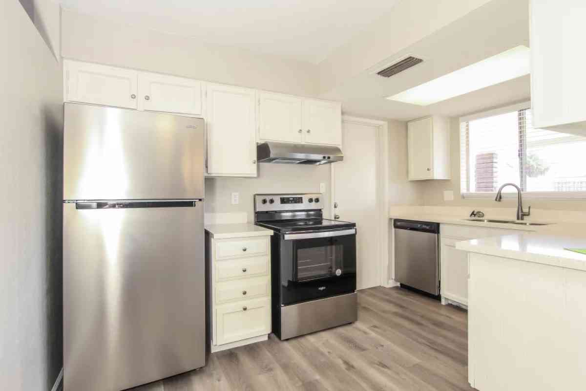 House - Alpine, Arizona - FleaMarketBay