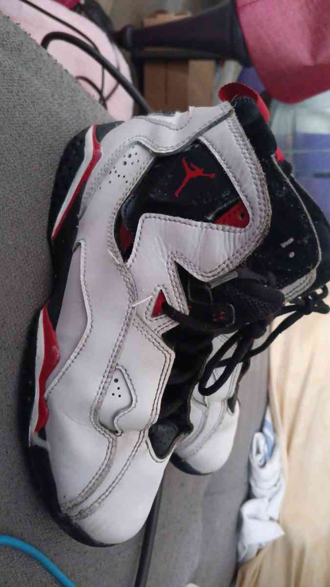 jordans - Salinas, California - FleaMarketBay