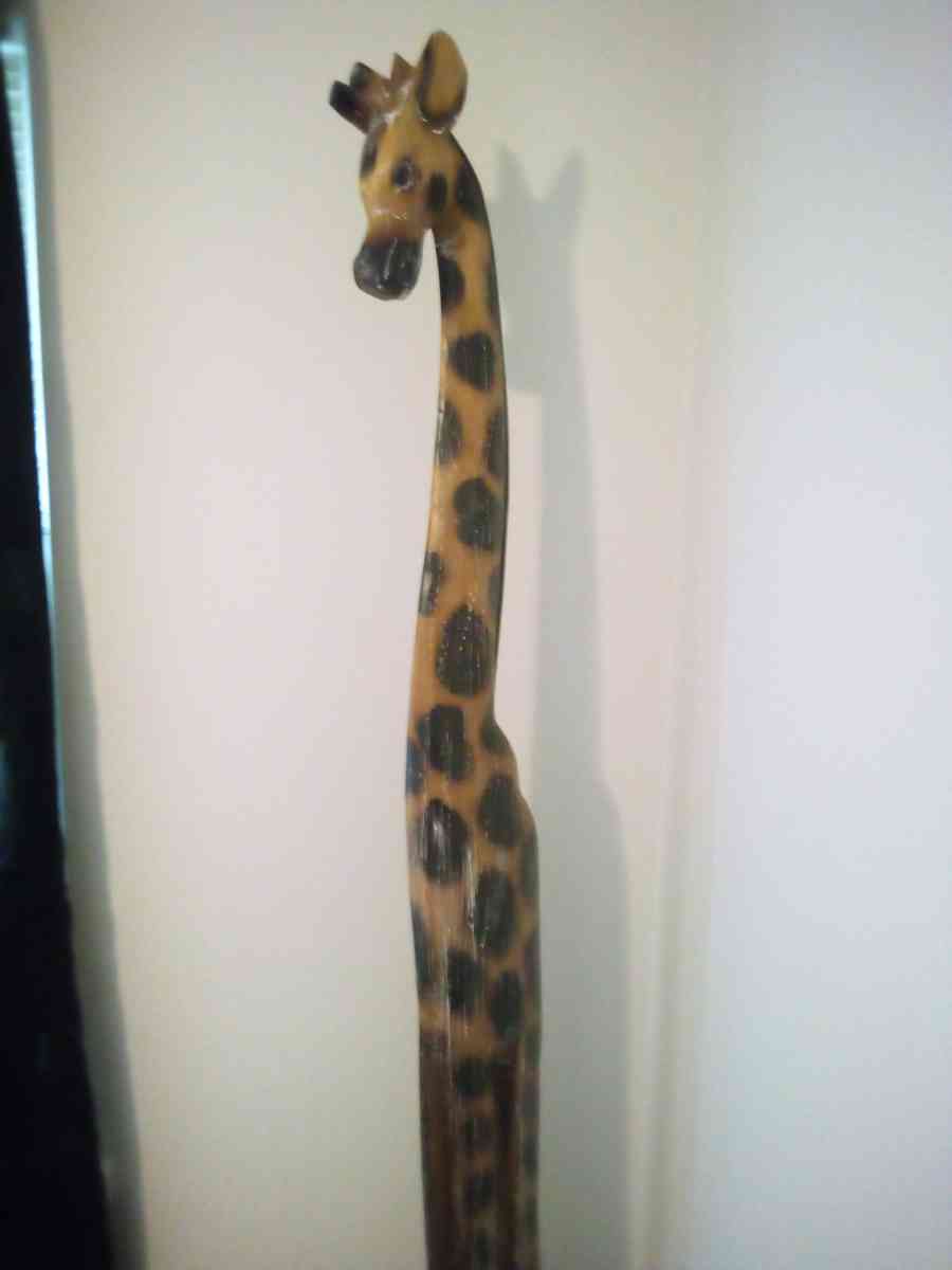 7 foot tall wooden giraffe - Blountsville, Alabama - FleaMarketBay