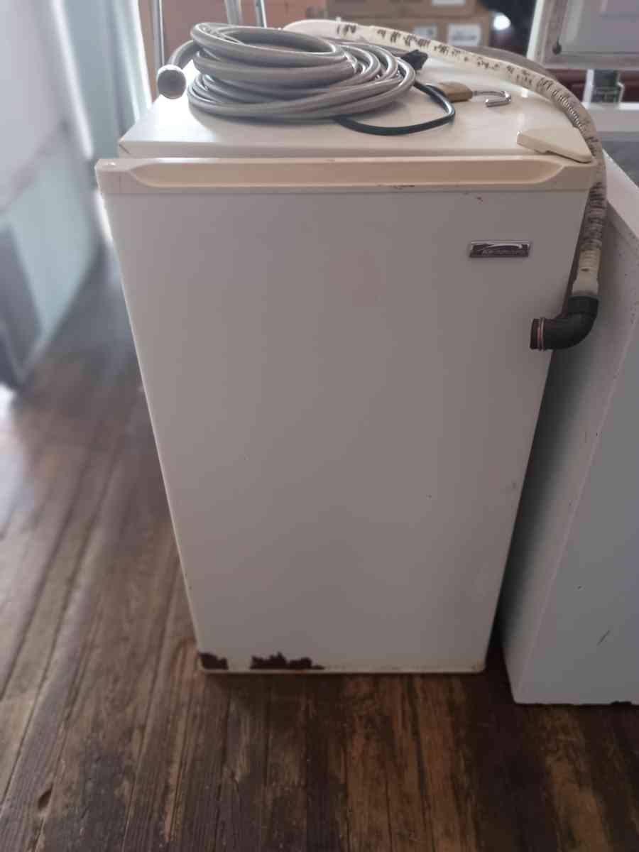 Kenmore mini fridge has been tested works fine in fair condi