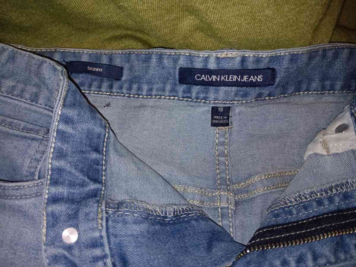 Calvin Klein Capris - Independence, Missouri - FleaMarketBay