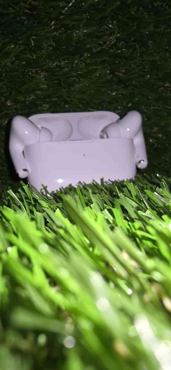 airpods pro good quality brand new - Chicago, Illinois - FleaMarketBay