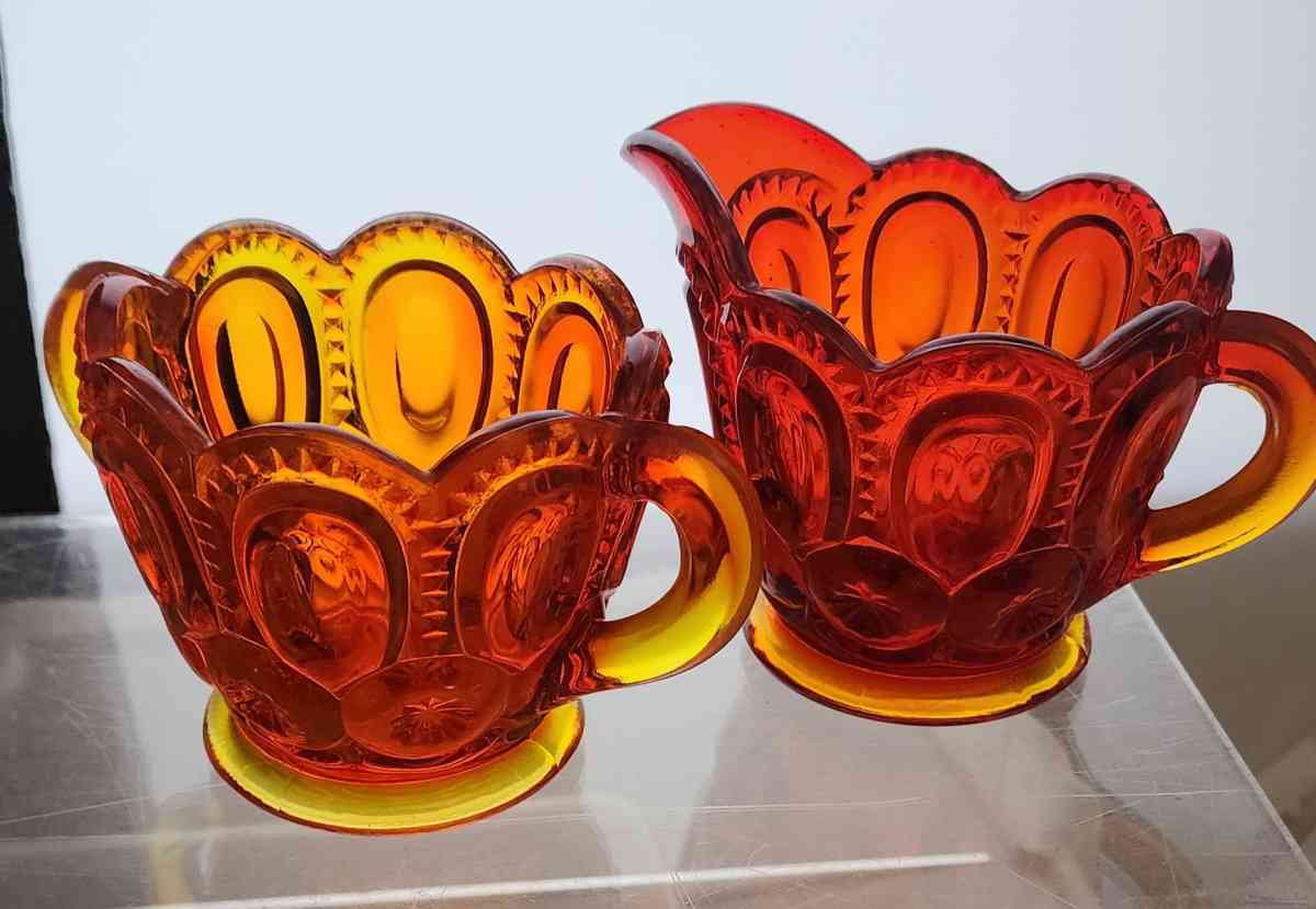 Selection of glass - Mount Pleasant, Pennsylvania - FleaMarketBay