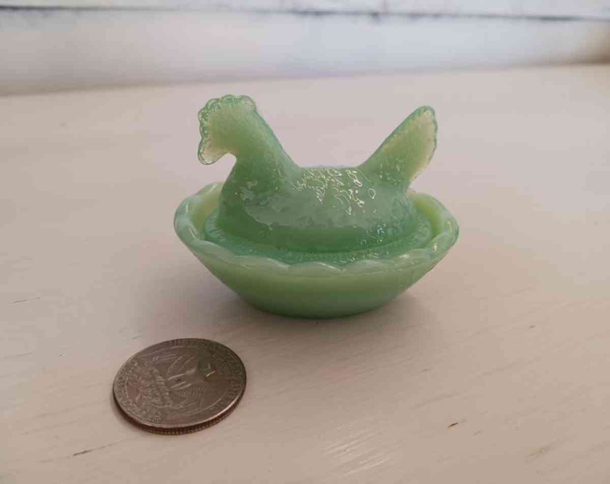 hens on a mest - South Solon, Ohio - FleaMarketBay