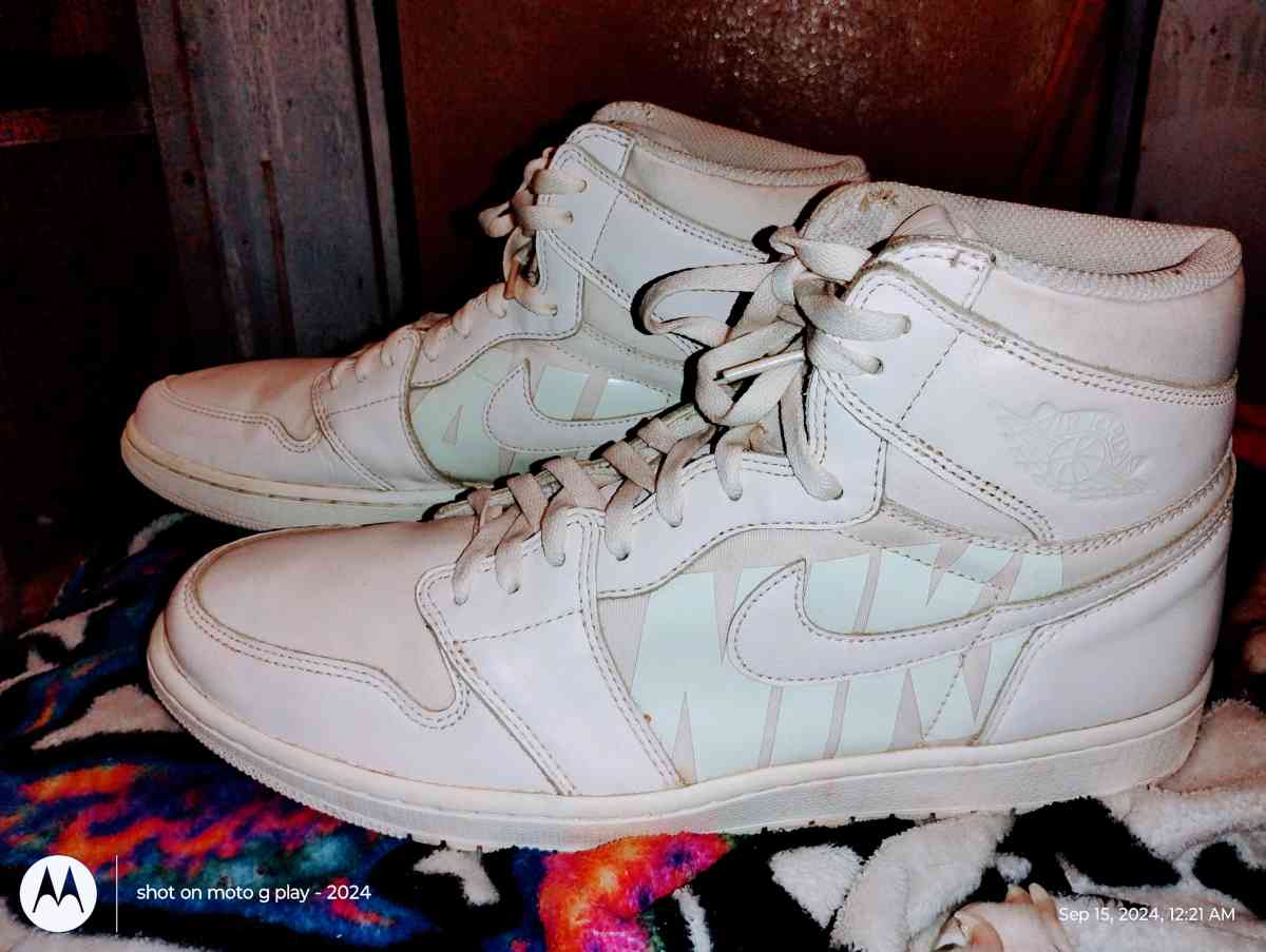Air Jordan 1 Retro High OG Guava Ice - Abbott, Texas - FleaMarketBay