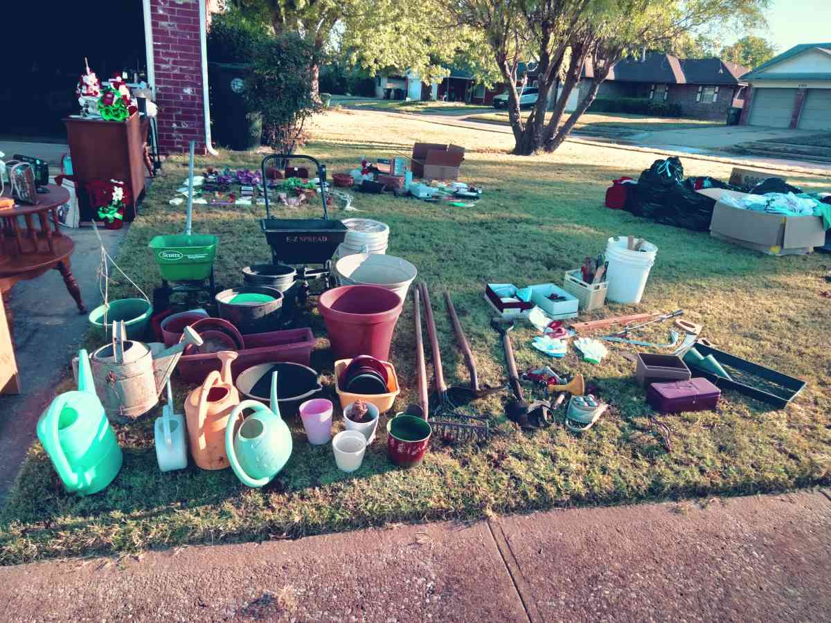 LARGE garage sale - Oklahoma City, Oklahoma - FleaMarketBay