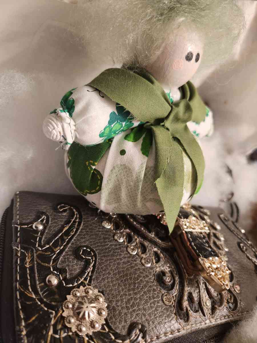 miss lucky pin cushion - Stockton, California - FleaMarketBay