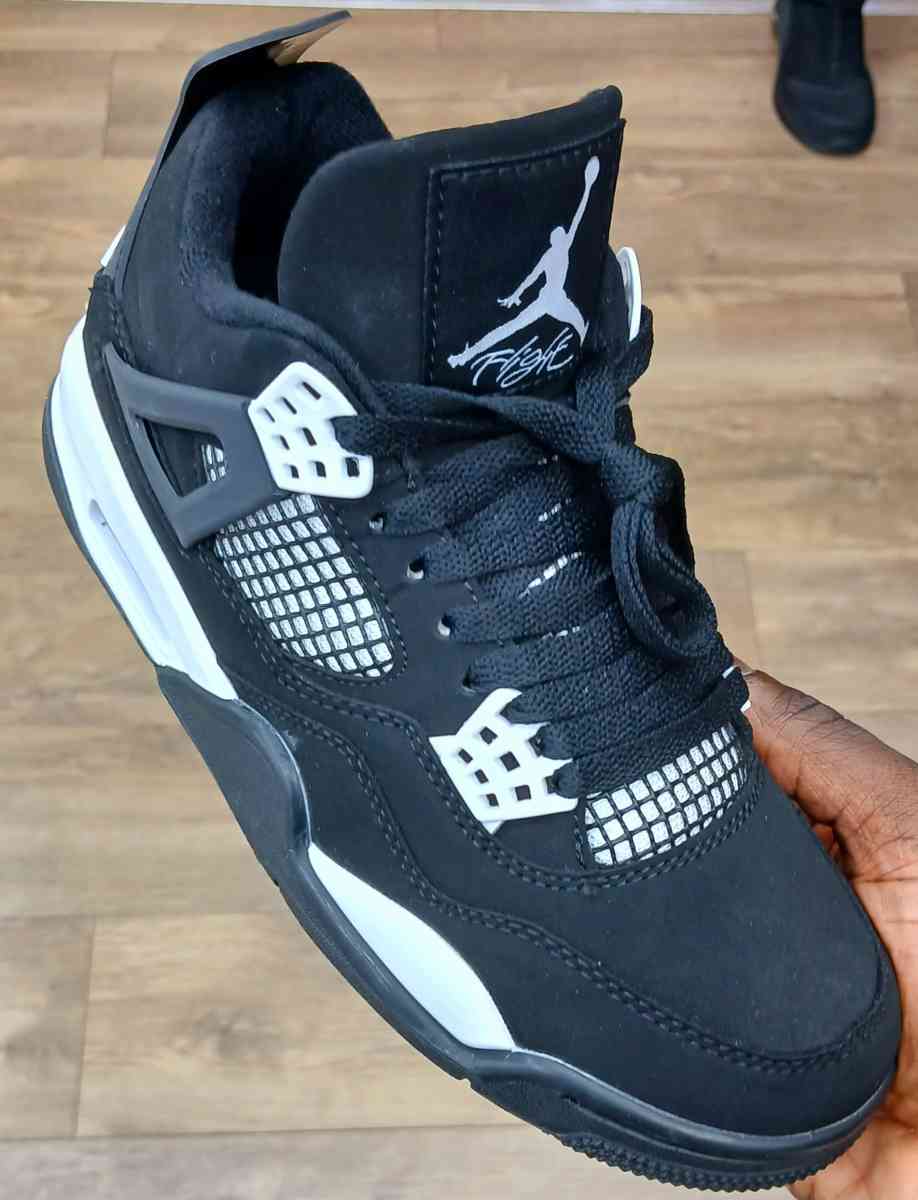 sneaker - Jonesboro, Georgia - FleaMarketBay