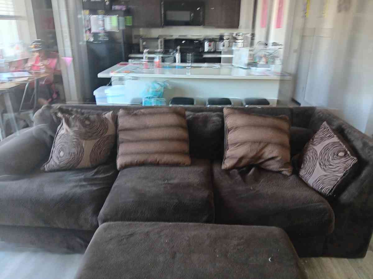 Couch and ottoman - Kuna, Idaho - FleaMarketBay