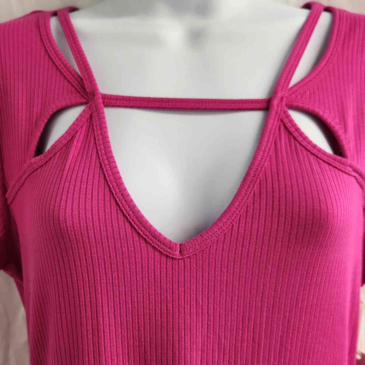 Candies Made To Sparkle Cutout Neckline Ribbed Tee in Fuscia - Kenner, Louisiana - FleaMarketBay