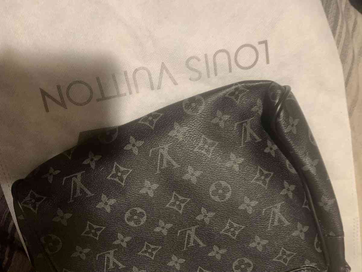 LV Crossbody Bag - Youngstown, Ohio - FleaMarketBay