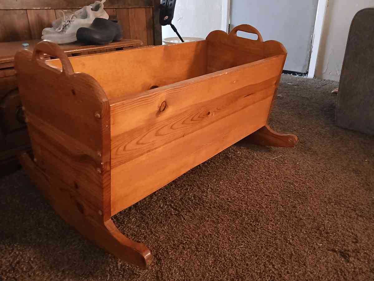 vintage wooden baby cradle - Leon, Oklahoma
