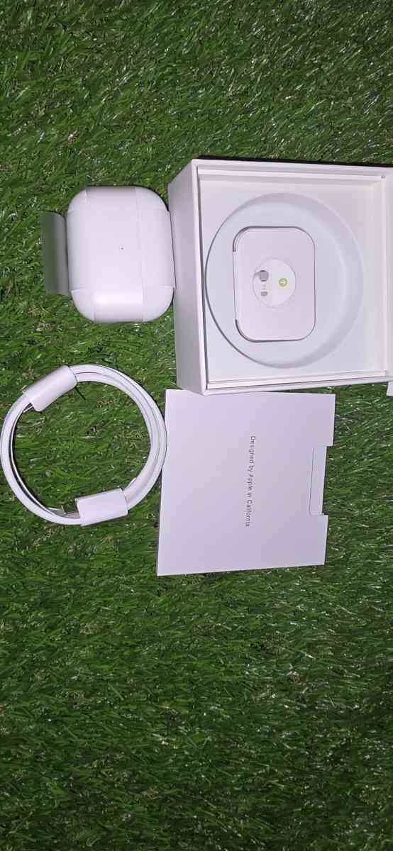 airpods pro good quality brand new - Chicago, Illinois - FleaMarketBay