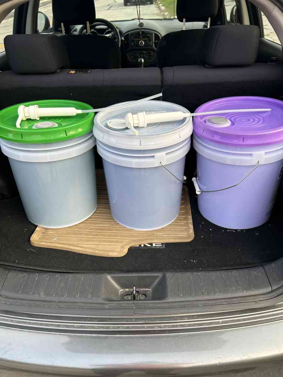 5 gallon Laundry detergent - Sheboygan, Wisconsin - FleaMarketBay