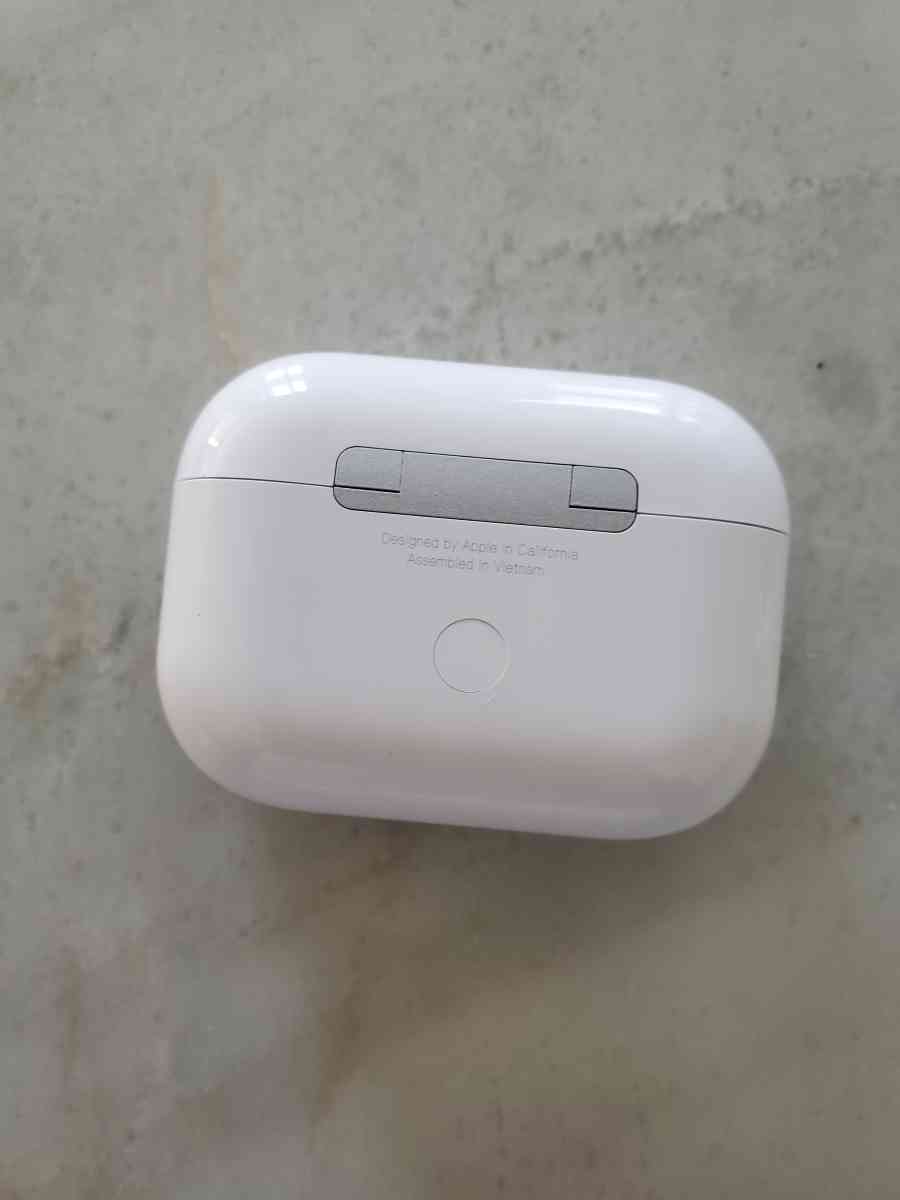 Apple AirPods 2nd Generation - Wildomar, California - FleaMarketBay