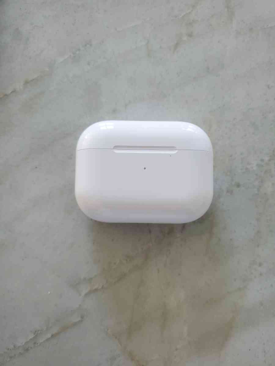Apple AirPods 2nd Generation - Wildomar, California - FleaMarketBay