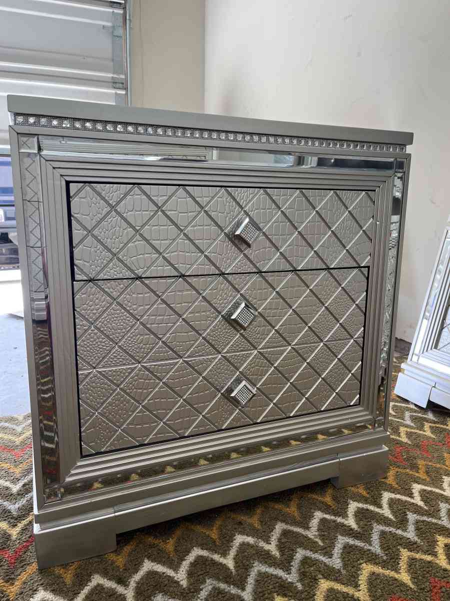 Queen size bedroom set - Howe, Texas - FleaMarketBay