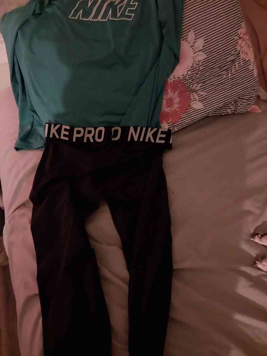 nike woman outfit - Acworth, Georgia - FleaMarketBay