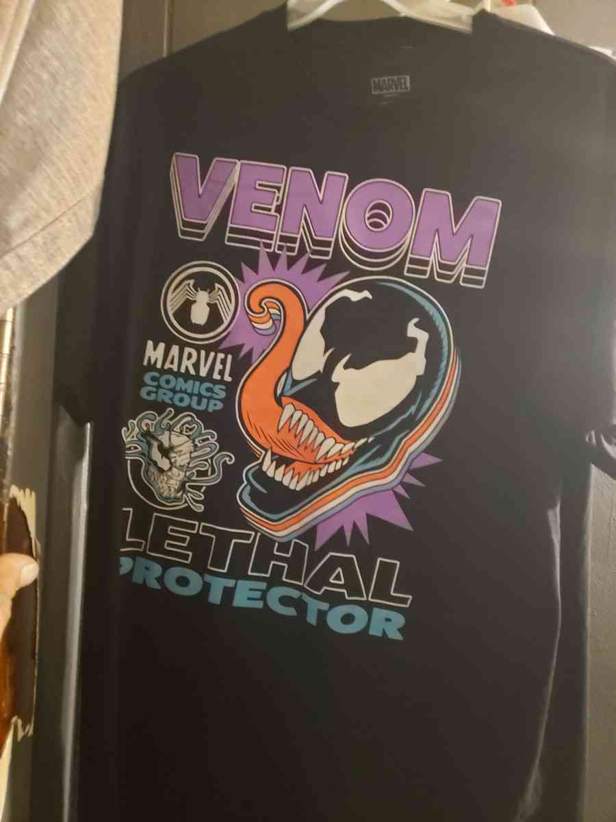 A mans tshirt size Large - Chautauqua, New York - FleaMarketBay