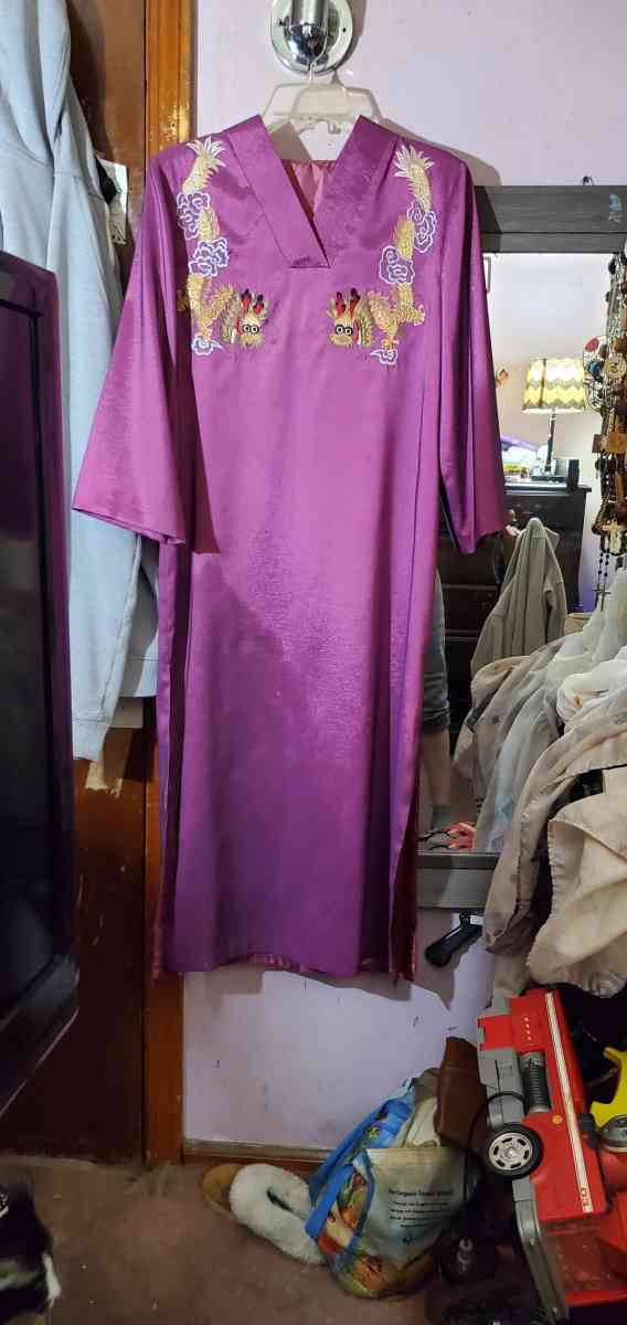 brand new Robe made hand made in China - Buffalo, New York - FleaMarketBay