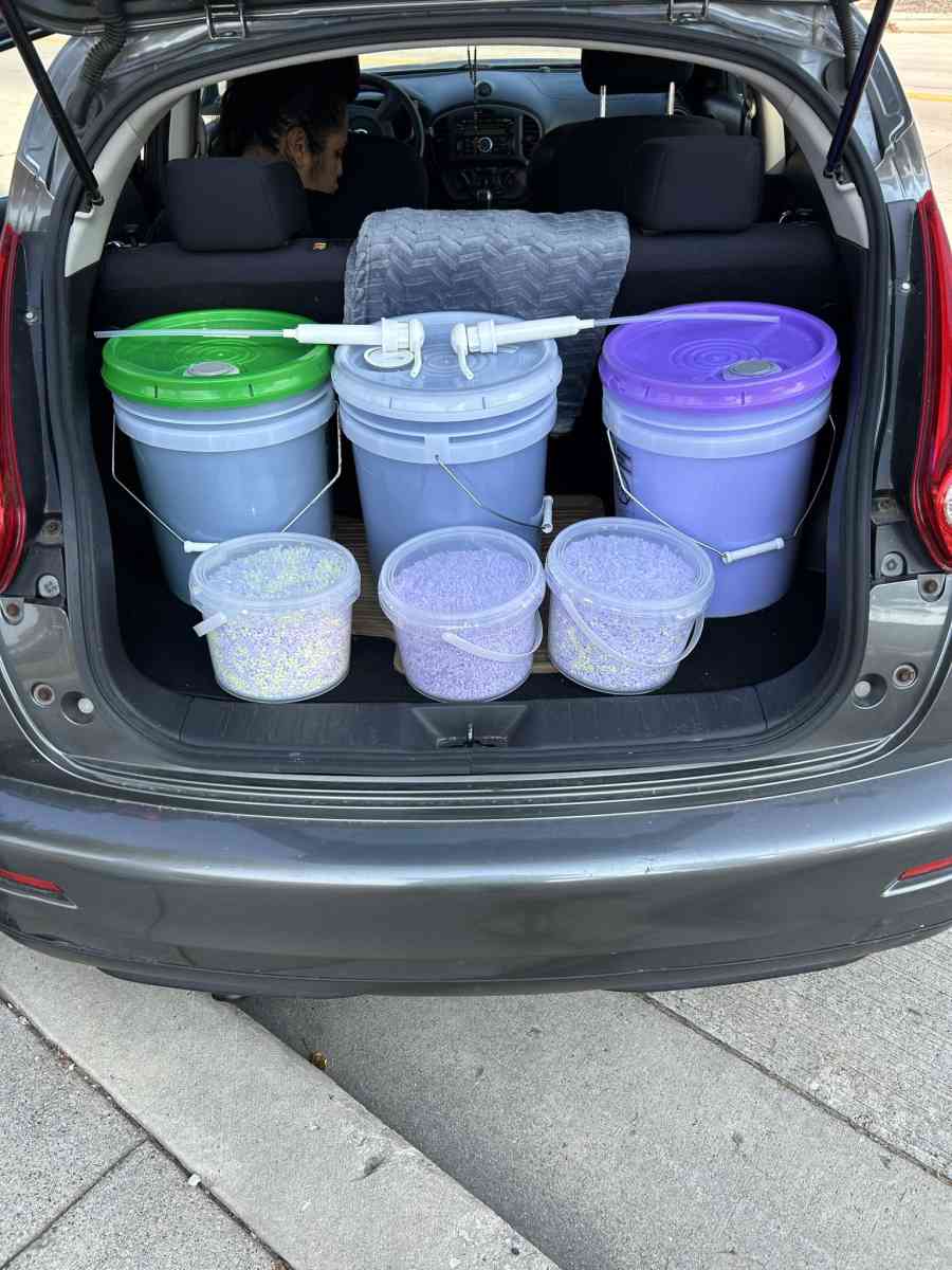 5 gallon Laundry detergent - Sheboygan, Wisconsin - FleaMarketBay