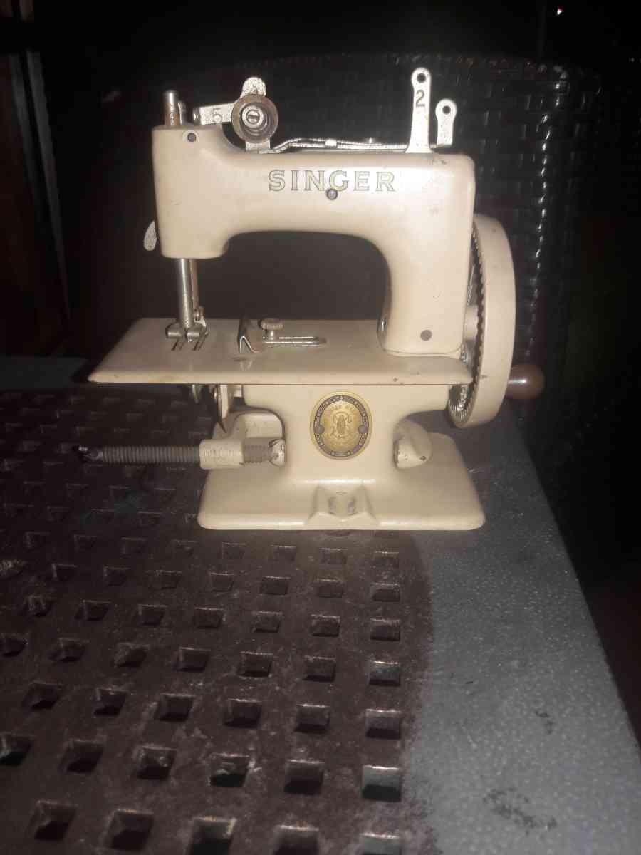 Singer 1950s handheld sew machine - Fort Mill, South Carolina - FleaMarketBay