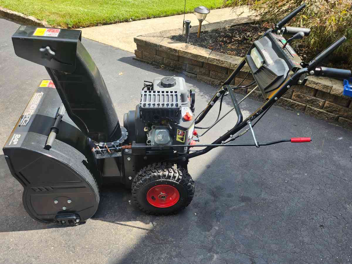 Legend Force Snow Blower - Malaga, New Jersey - FleaMarketBay