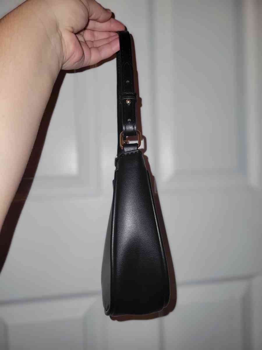 Small Leather Handbag - Greenville, South Carolina - FleaMarketBay