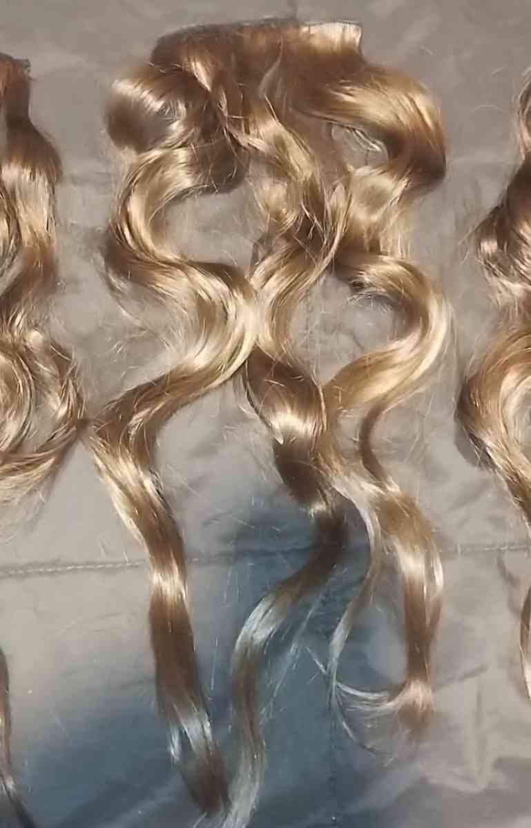 Brown Hair Extensions Clip in 7 piece set - Jeffersonville, Indiana - FleaMarketBay