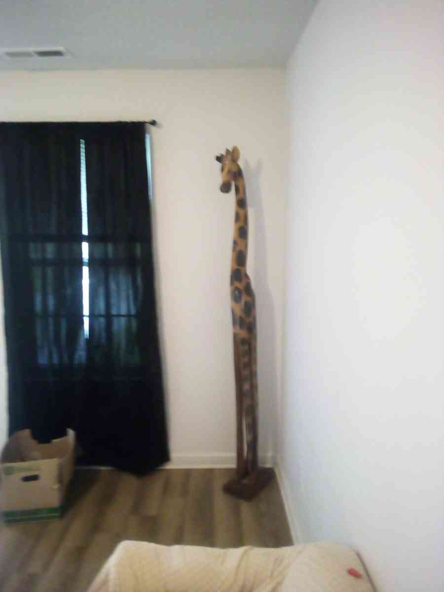 7 foot tall wooden giraffe - Blountsville, Alabama