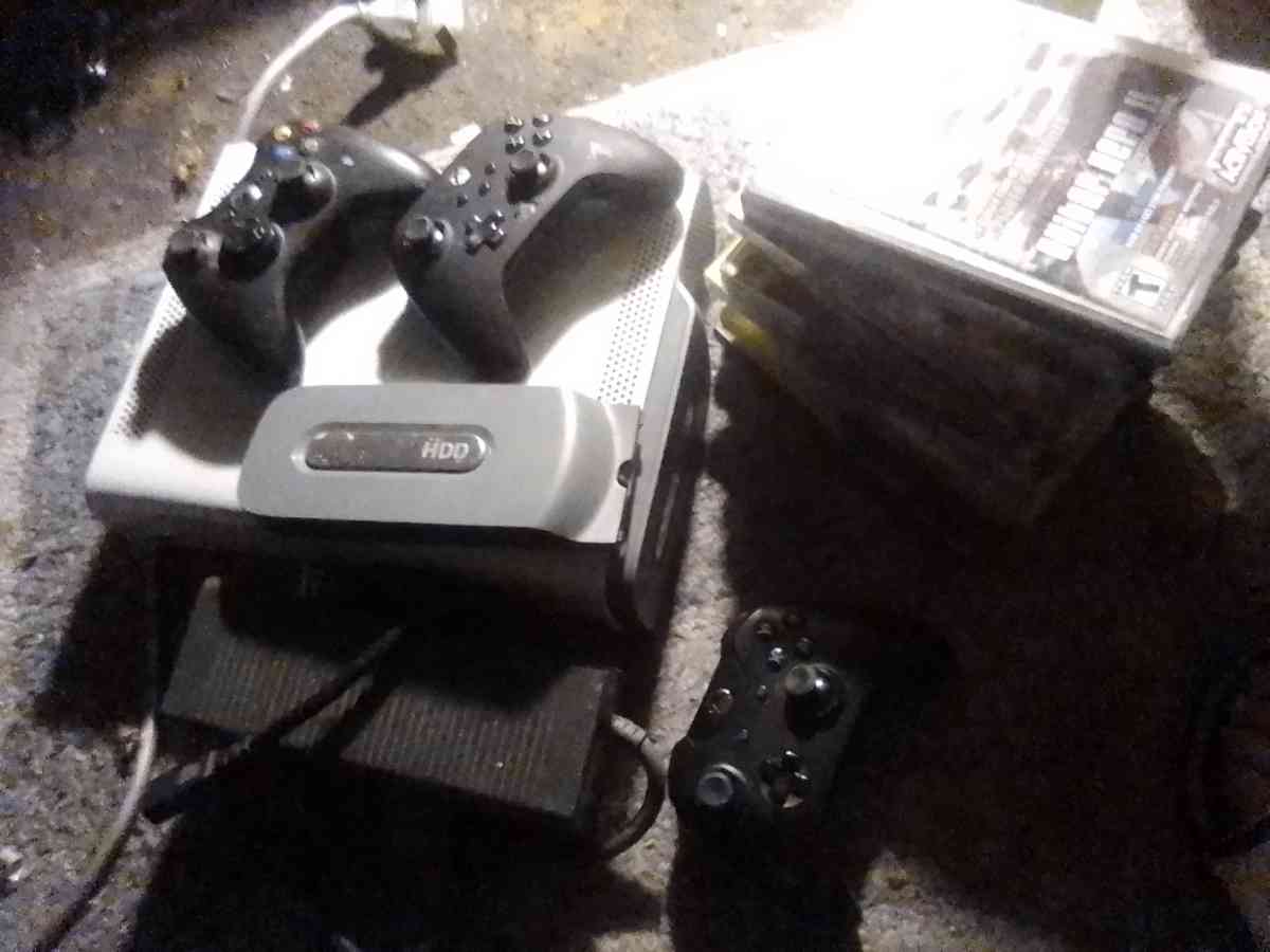 XBOX 360 KINNECT AND3 WIRELESS CONT - Bakersfield, California
