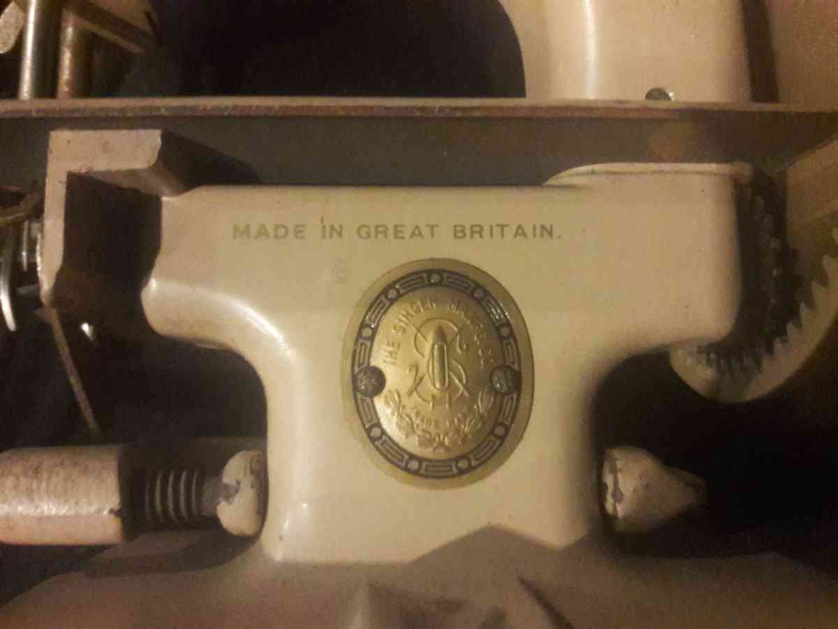 Singer 1950s handheld sew machine - Fort Mill, South Carolina - FleaMarketBay