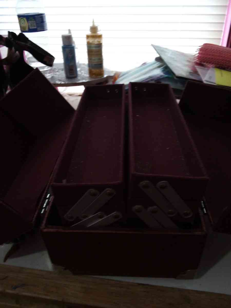 makeup case - Havre De Grace, Maryland - FleaMarketBay