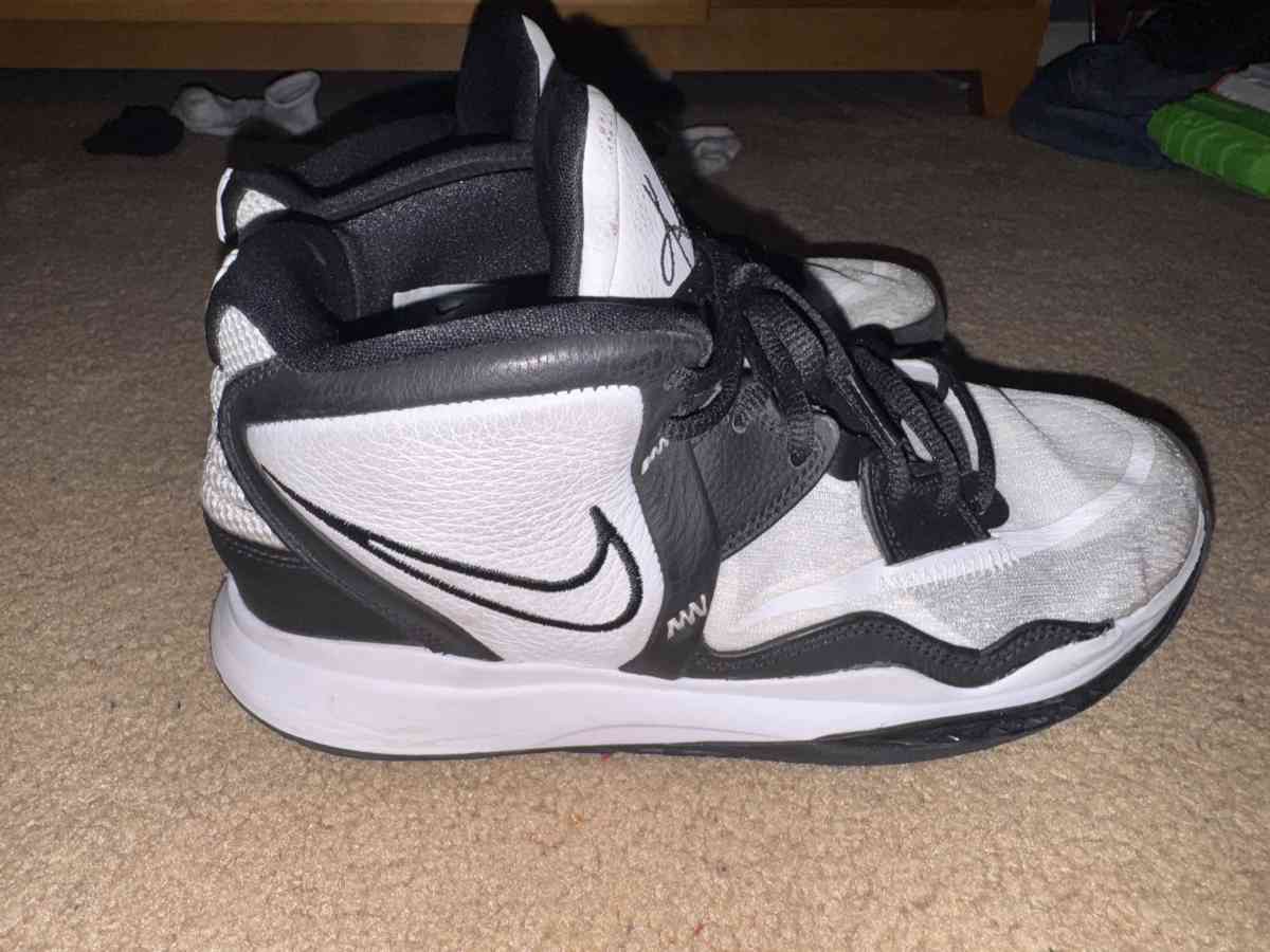 Nike Kyrie Court Shoes - Peoria, Arizona - FleaMarketBay