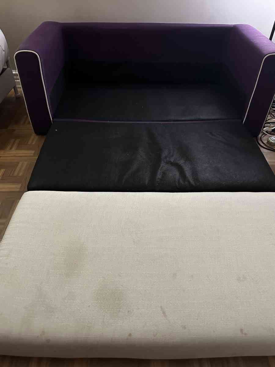 fold out couch - Burbank, California - FleaMarketBay